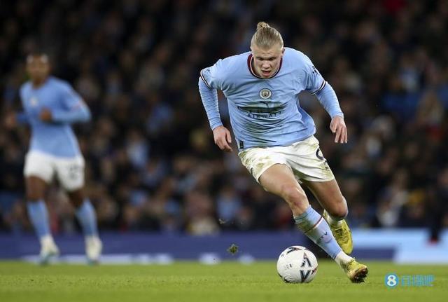 LOL：Uzi参加名人堂入驻仪式，Theshy提前预定第三个名额，Caps紧随其后